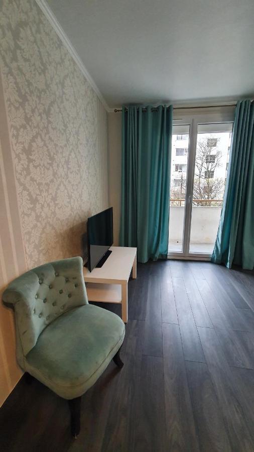 Appartement Avec Parking Gratuit Proche De Village De Marque Bourgoin-Jallieu Exterior foto